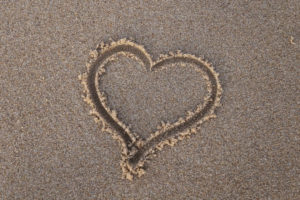 Verliebt sein - Herz im Sand